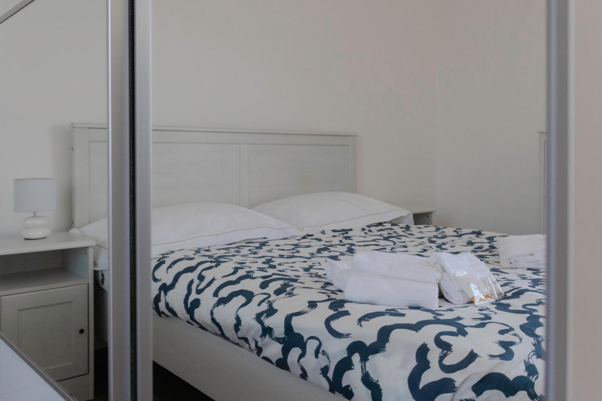Sunrise Waterfront - Central Apartment With Sea View Balcony - Молфета Екстериор снимка