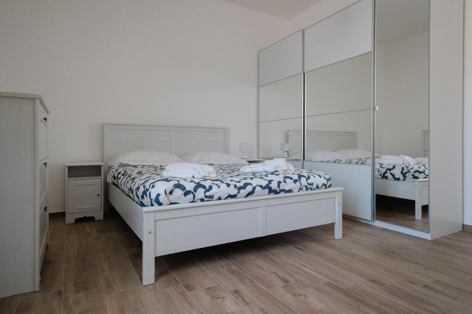 Sunrise Waterfront - Central Apartment With Sea View Balcony - Молфета Екстериор снимка